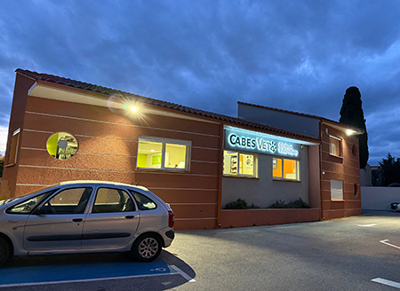 veterinairescabestany-dubiealberny.comfacade-dec-2025-nuit2